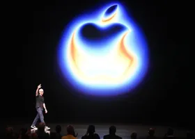 Tim Cook Kirim Sinyal Darurat: Harga iPhone dan Mac Bisa Meroket Gara-Gara AI