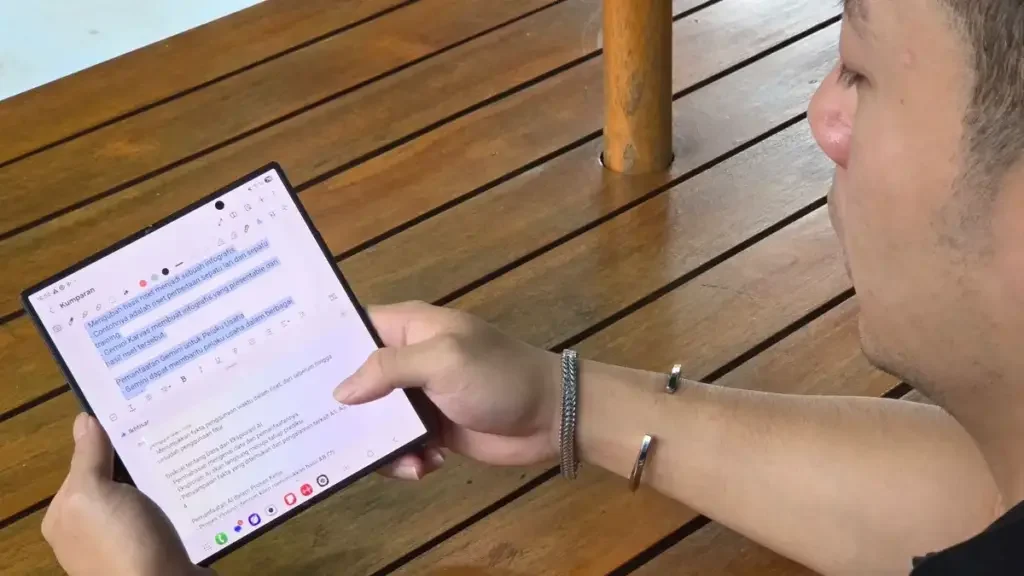 Live Translate dan Transcript Assist mempercepat negosiasi lintas bahasa (Photo: Samsung; Google)